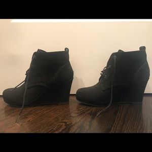Steve Madden suede wedge boot- size 6